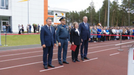 Глава МЧС России Александр Куренков и губернатор Игорь Кобзев посетили торжественную линейку в школе Тулуна