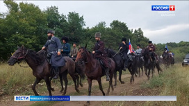В Баксане прошел конный поход в национальных костюмах, посвящённый 100-летию образования КБР
