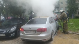 В Муроме загоревшийся автомобиль тушили 13 человек