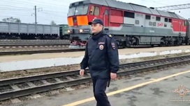 Полицейского из Архангельской области наградили за спасение упавшего под поезд