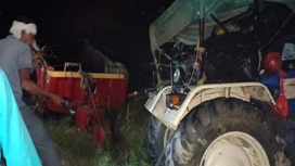 Почти три десятка паломников погибли после падения трактора в пруд