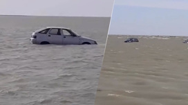 Из за прилива воды в Каспии автомобили оказались в море