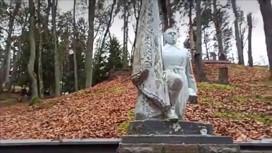 В Литве сняли черные чехлы с советского памятника