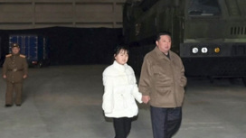 Ким Чен Ын показал народу дочь