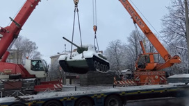В Хмельницком демонтировали танк, простоявший 55 лет