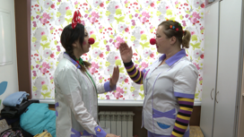 Веселые врачи. В Иркутске после пандемии возобновили свою работу больничные клоуны-волонтеры