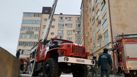 При пожаре в Грозном сотрудник МЧС спасли 10 человек
