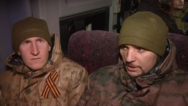 Освобожденные бойцы прилетели в Москву