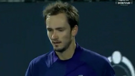Даниил Медведев стал полуфиналистом выставочного турнира