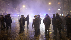 Французская полиция всю ночь усмиряла расстроенных фанатов