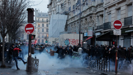 Парижские полицейские разгоняют протестующих курдов слезоточивым газом
