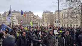 "Желтые жилеты" вернулись на улицы Парижа