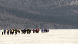 Массовый забег по замерзшему озеру Тургояк прошел в Челябинской области