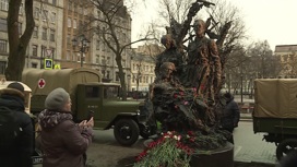 В Петербурге установили памятник блокадному медику