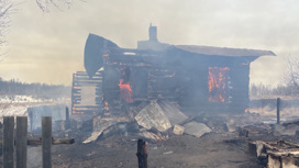 Пожарные спасли 37 человек из загоревшейся пятиэтажки в Краснокаменске