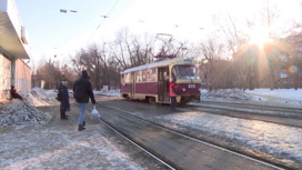 В Екатеринбурге водитель трамвая зажал в дверях коляску с ребенком и проехал 30 метров