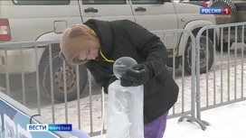 В Петрозаводске молодежные команды учатся создавать ледяные шедевры