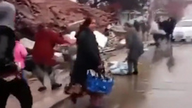 Мародеры бесчинствуют на разрушенных улицах турецких городов
