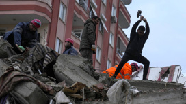 Разрушительное землетрясение: кадры спасения людей