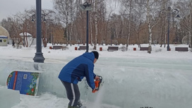 Ледовые фигуры начали демонтировать на площади Новособорной в Томске