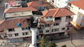 В Турции минарет мечети рухнул на жилой дом