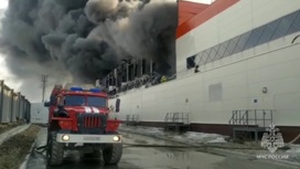 Площадь пожара на складе в Арамиле увеличилась до 4 тысяч "квадратов"