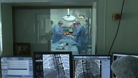 В Новосибирске хирурги спасли жизнь пациентке с титановым стержнем в спине