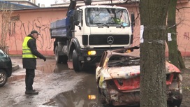 Власти Калининграда продолжают убирать с улиц брошенные автомобили