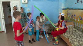 В Приамурье больничные клоуны скрашивают будни маленьких пациентов