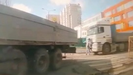 Гибель девушки под колесами грузовика в Новой Москве сняли на видео