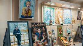 Более 200 работ в жанре портрета представили амурские живописцы