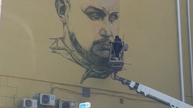 Большой портрет Татарского появился на стене дома в Нижнем Новгороде