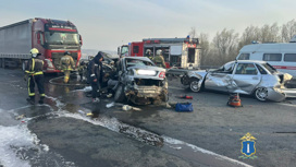 Семь человек пострадали в аварии с участием восьми машин