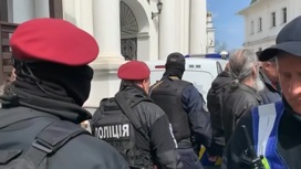 В Киево-Печерскую лавру прибыла полиция особого назначения
