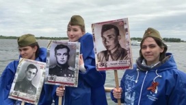 В акватории Волги прошли теплоходы с портретами участников Сталинградской битвы