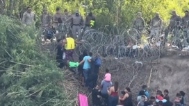 В Техасе пытаются остановить толпы беженцев
