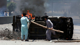 Беспорядки в Пакистане: митингующие атаковали резиденцию премьера