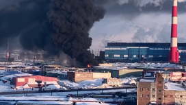 В Норильске со вчерашнего дня тушат пожар на складах