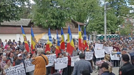 Оппозиционеры требуют отставки президента Молдавии