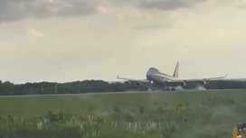 Во время посадки Boeing 747 лишился части шасси