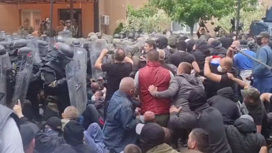 Десятки человек госпитализированы после столкновений в Косове