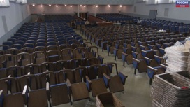 В Псковском Доме офицеров завершается монтаж новых концертных кресел