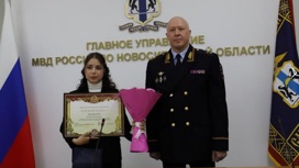 В Новосибирске наградили давшую отпор грабителю отважную школьницу