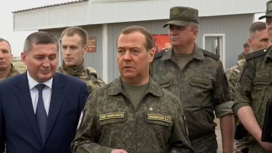 Медведев указал на террористическое поведение Киева