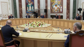 Зеленского попросили закрыть рот