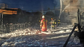 МЧС показало кадры с места пожара вблизи станции в Уфе