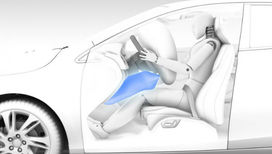 Пятидверка V40 обладает стандартным набором функций модели C30, а также рядом дополнительных высокотехнологичных новинок. Так, теперь автомобиль защищает колени водителя (иллюстрация Volvo).