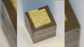 Батарейка представляет собой "слоёный пирог".