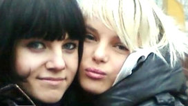 Восьмого марта Оксана Макар отмечала с друзьями праздник в одном из местных кафе. Там же познакомилась с двумя молодыми людьми