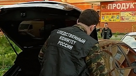дети падают с балкона шокирующее видео. 2. дети падают с балкона шокирующее видео фото. дети падают с балкона шокирующее видео-2. картинка дети падают с балкона шокирующее видео. картинка 2. В Самаре мать в воспитательных целях свесила дочь с балкона, держа за одну майку, и уронила. В результате падения девочка получила несовместимые с жизнью травмы и погибла на месте, передает паблик «Подслушано. Самара».